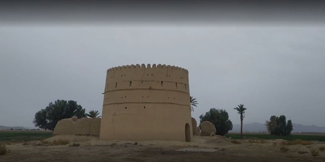 برج تاریخی مهرآباد در شهرستان ارزوییه در حال مرمت است